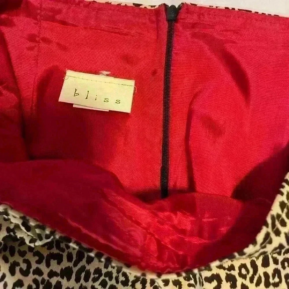 Bliss pencil skirt in animal print with red trim. - Picture 2 of 6